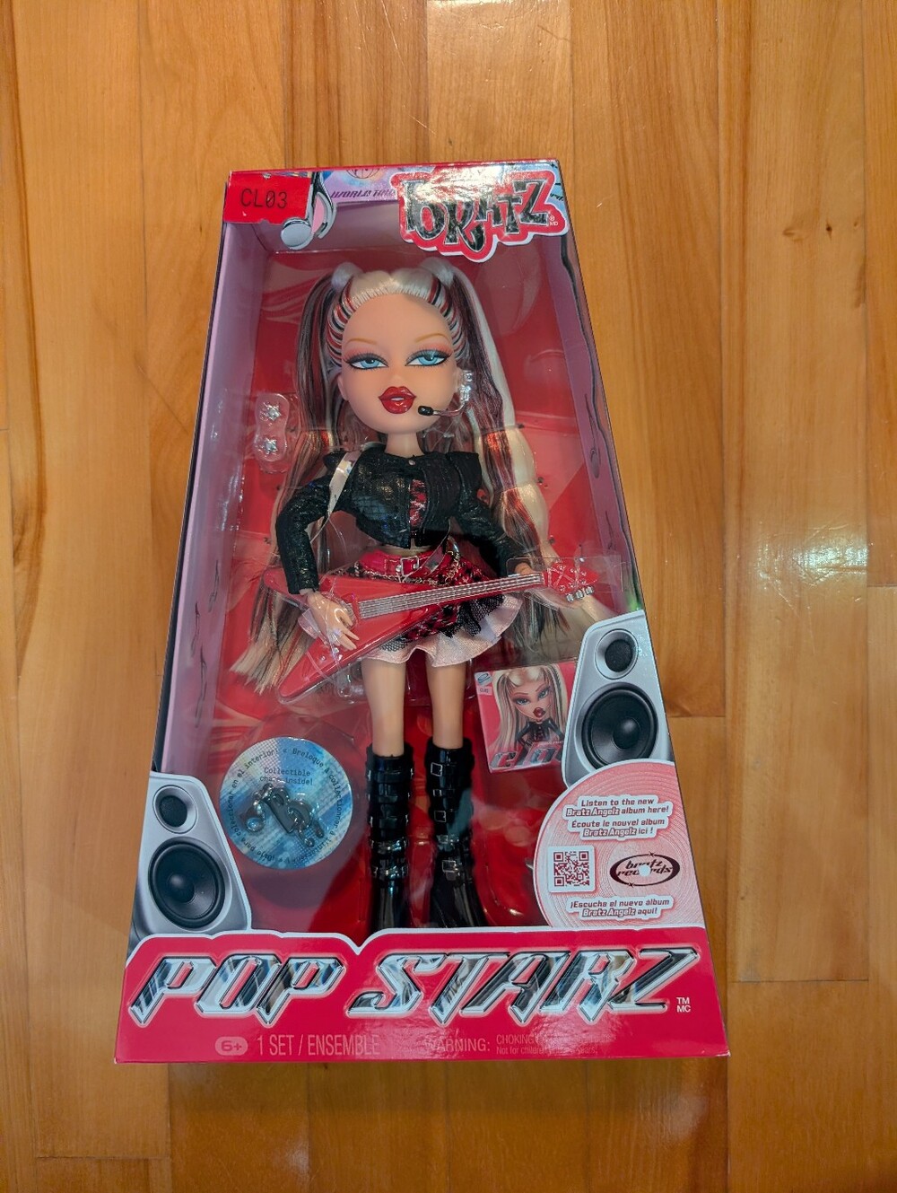Bratz Pop Starz Cloe  10 " Poseable Fashion Doll with Accessories